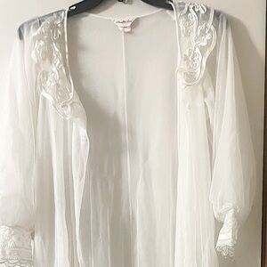 Vintage Slumber Suzy (Size Small) White Feminine Sheer Embroidered Lace Robe